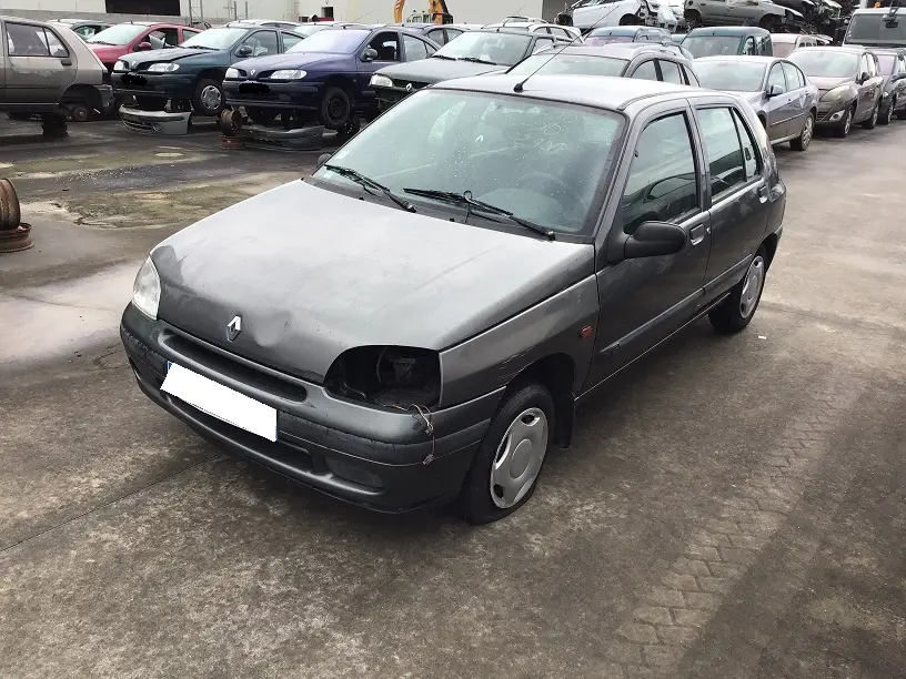 Renault Clio 1,8 ESS à la pièce (0218251)