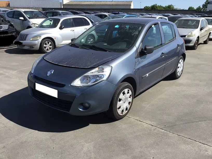 Renault Clio III Phase 2 1,5 DCI 75 à la pièce (1052251)