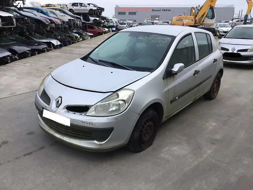 Renaut Clio III 1,5 DCI 68 à la pièce (0084231)