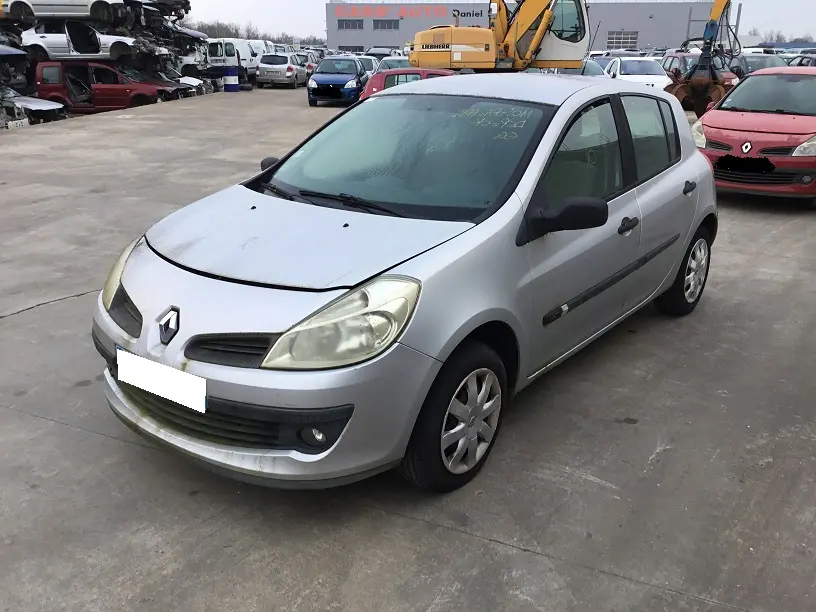Renault Clio III 1,5 DCI 68 à la pièce (0633221)