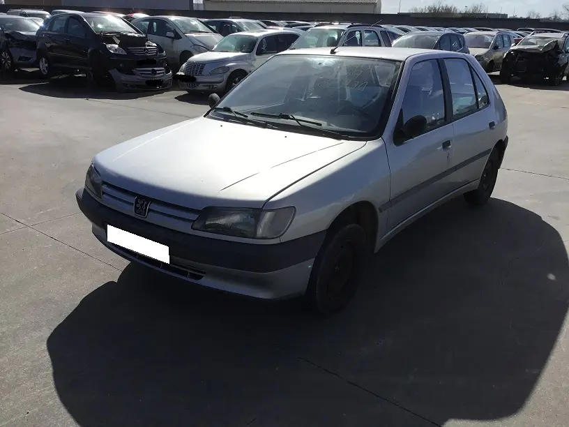 Peugeot 306 1,4 75 à la pièce (0257261)