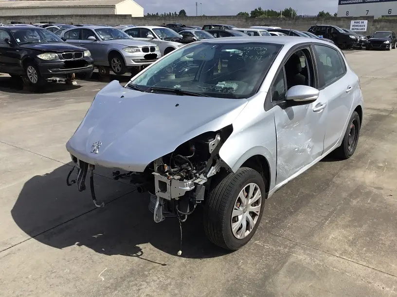 Peugeot 208 1,6 BLUEHDI 75 à la pièce (0618251)