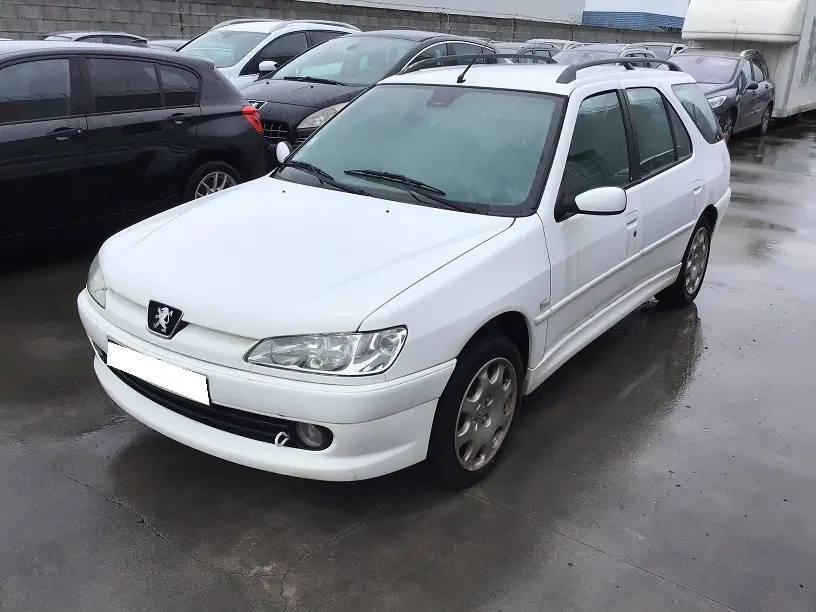 Peugeot 306 Break 2,0 HDI 90 à la pièce (0220231)