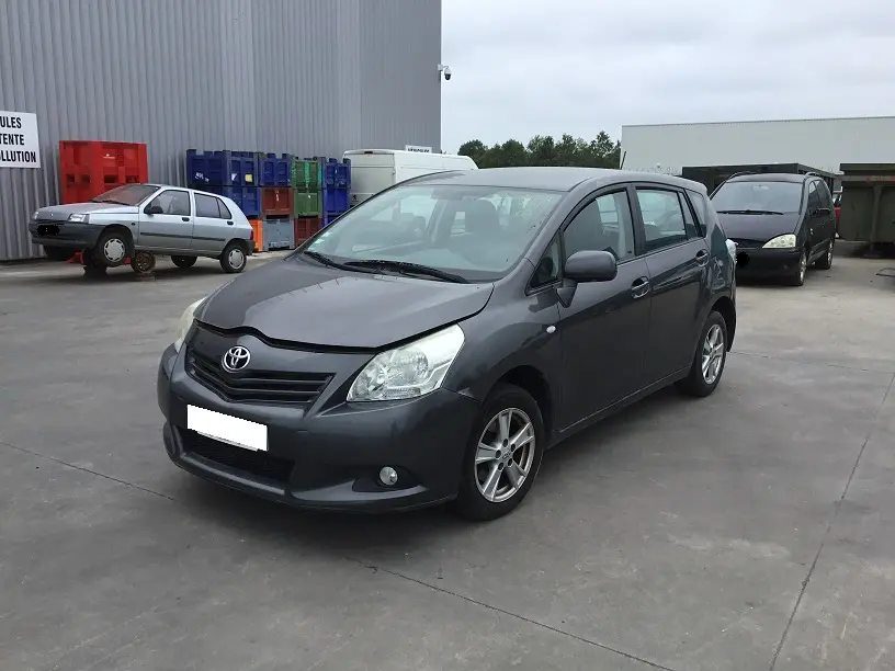 Toyota Corolla Verso 2,0 CDI à la pièce (0569241)